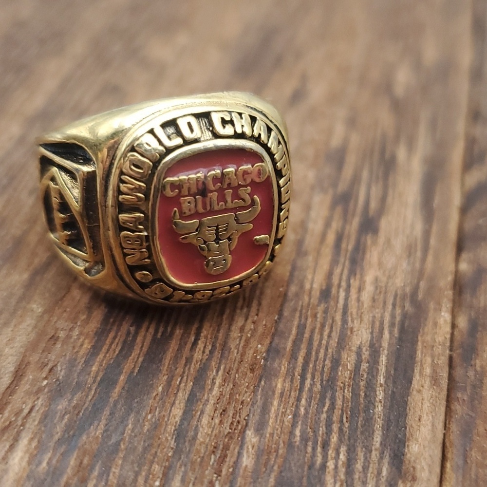 Size 6.5 R639 Chicago bulls ring - Picture 3 of 4
